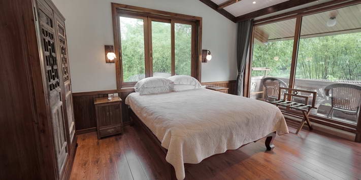 Yangshuo Mountain Retreat family private balcony overlooking the Yulong River.