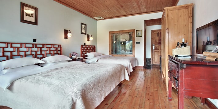 Yangshuo Mountain Retreat family private balcony overlooking the Yulong River.
