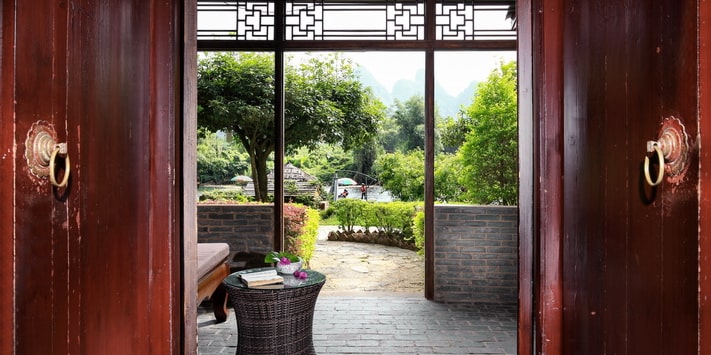 Yangshuo Mountain Retreat Yulong River double queen room.
