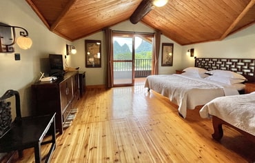 Yangshuo Mountain Retreat Yangshuo family hotels Riverview Double Queen Terrace